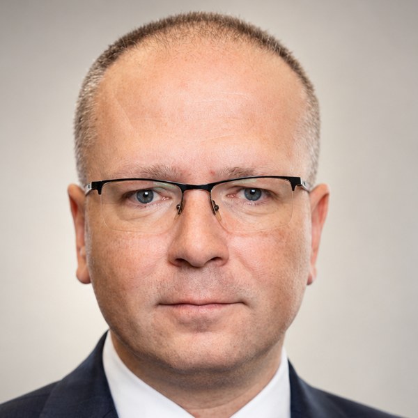 dr. Simon Domokos
